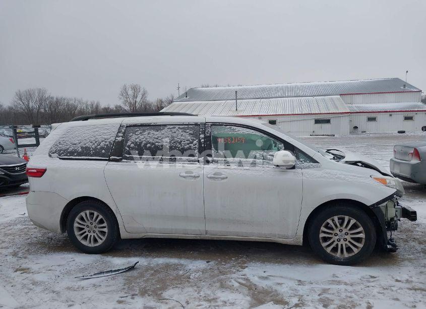 Photo 13 of 2015 Toyota Sienna XLE 8 PASSENGER (VIN 5TDYK3DC3FS535350)