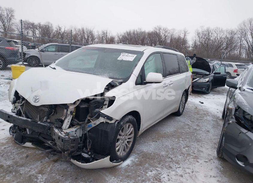 Photo 2 of 2015 Toyota Sienna XLE 8 PASSENGER (VIN 5TDYK3DC3FS535350)