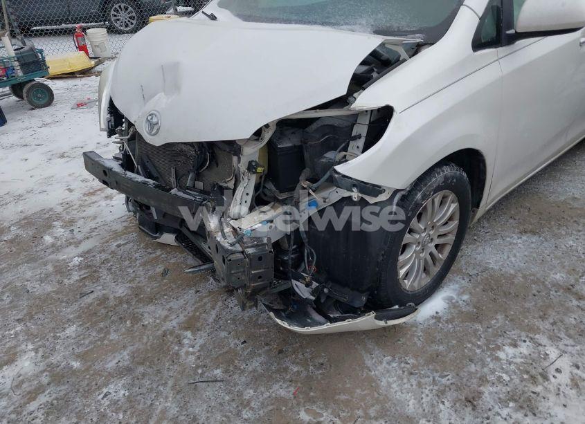 Photo 6 of 2015 Toyota Sienna XLE 8 PASSENGER (VIN 5TDYK3DC3FS535350)