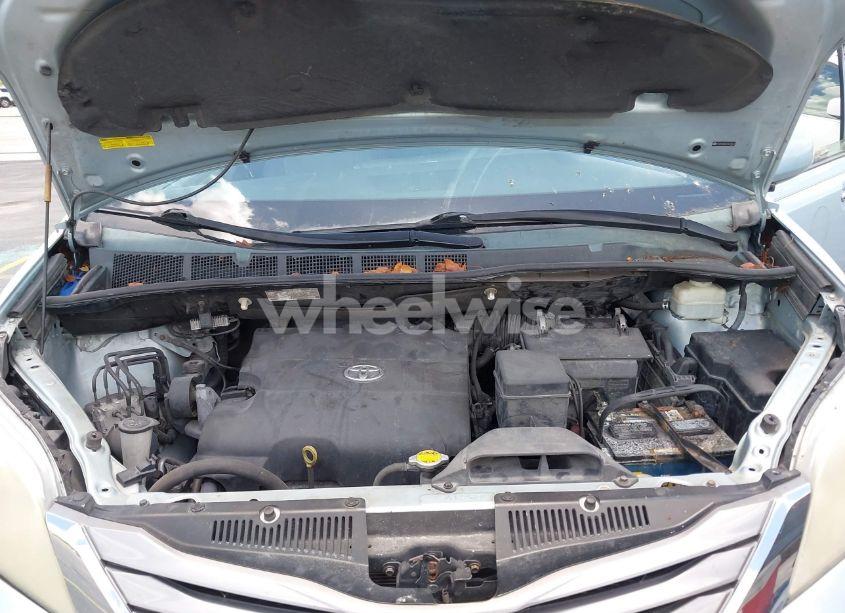 Photo 10 of 2015 Toyota Sienna XLE PREMIUM 8 PASSENGER (VIN 5TDYK3DC3FS537633)