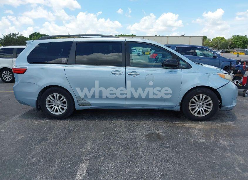Photo 13 of 2015 Toyota Sienna XLE PREMIUM 8 PASSENGER (VIN 5TDYK3DC3FS537633)