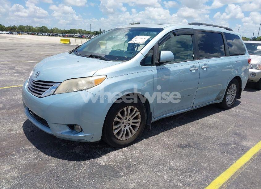 Photo 2 of 2015 Toyota Sienna XLE PREMIUM 8 PASSENGER (VIN 5TDYK3DC3FS537633)