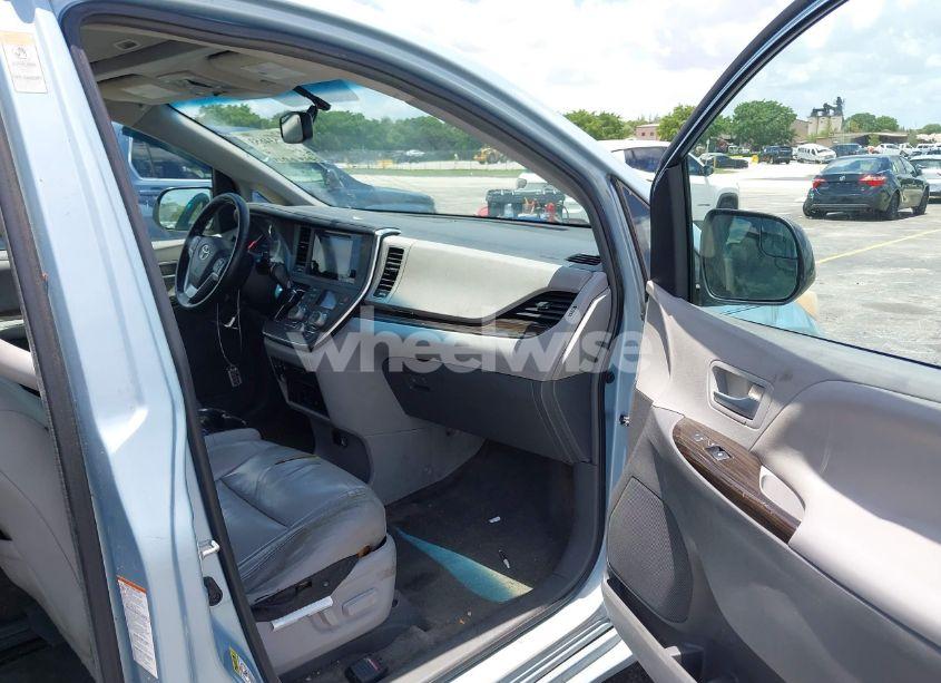 Photo 5 of 2015 Toyota Sienna XLE PREMIUM 8 PASSENGER (VIN 5TDYK3DC3FS537633)