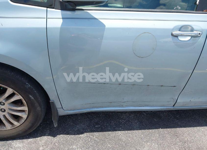 Photo 6 of 2015 Toyota Sienna XLE PREMIUM 8 PASSENGER (VIN 5TDYK3DC3FS537633)