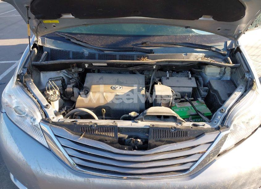 Photo 10 of 2015 Toyota Sienna XLE PREMIUM 8 PASSENGER (VIN 5TDYK3DC3FS542685)