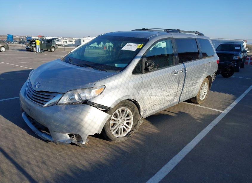 Photo 2 of 2015 Toyota Sienna XLE PREMIUM 8 PASSENGER (VIN 5TDYK3DC3FS542685)