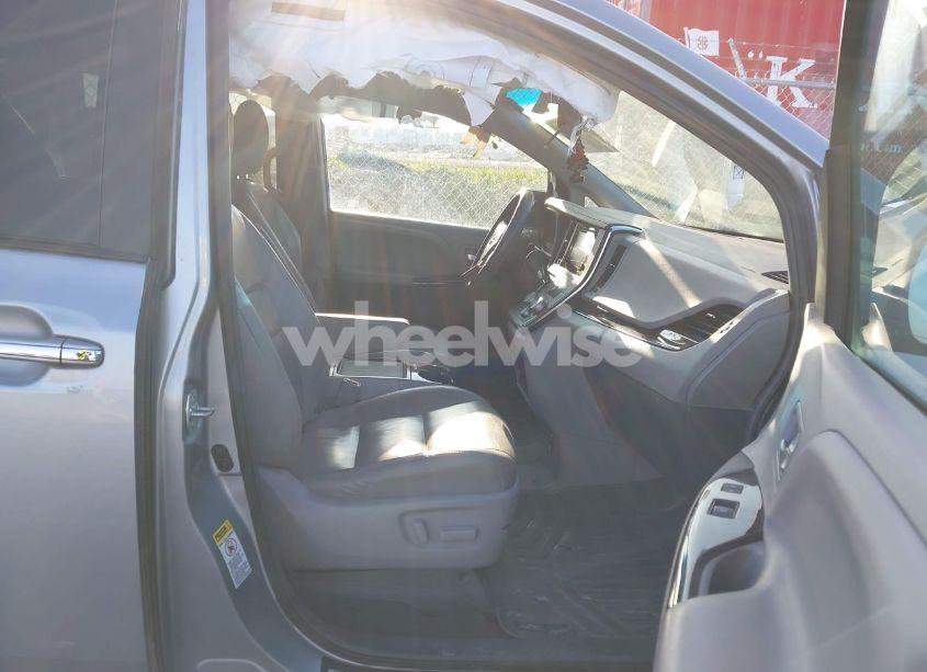 Photo 5 of 2015 Toyota Sienna XLE PREMIUM 8 PASSENGER (VIN 5TDYK3DC3FS542685)