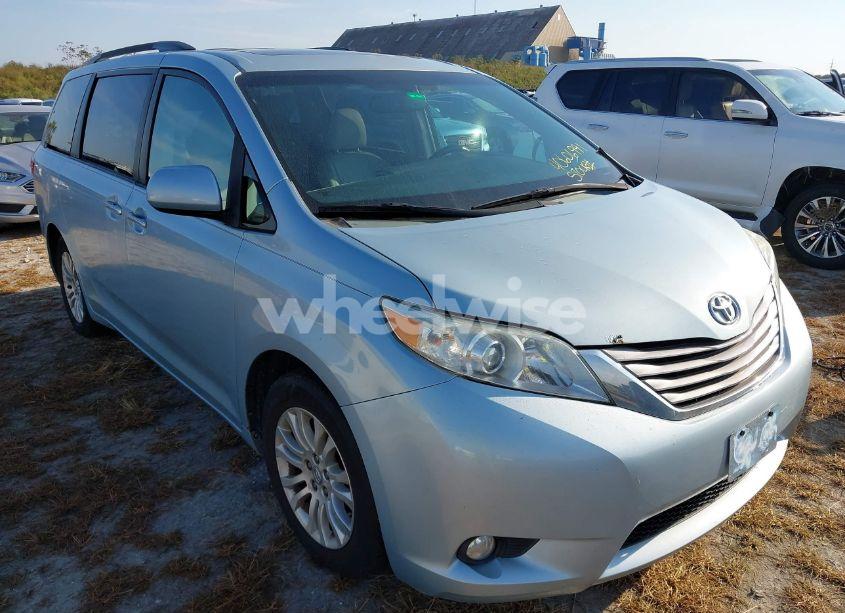 2015 Toyota Sienna XLE 8 PASSENGER (VIN 5TDYK3DC3FS544517) main photo