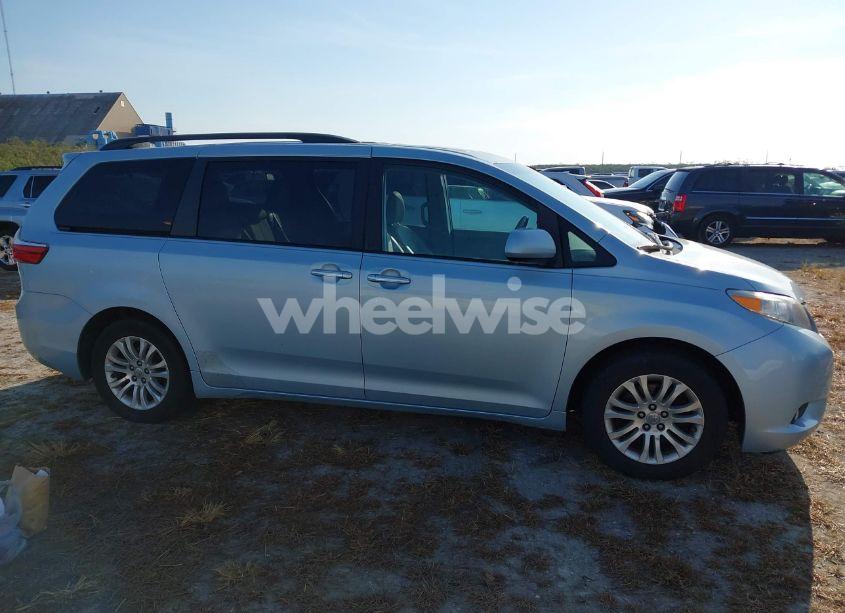 Photo 14 of 2015 Toyota Sienna XLE 8 PASSENGER (VIN 5TDYK3DC3FS544517)