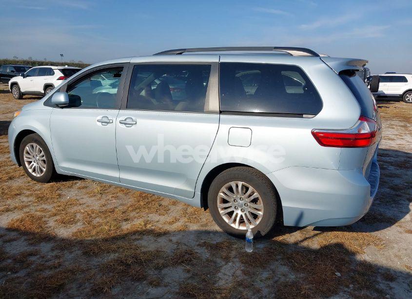 Photo 15 of 2015 Toyota Sienna XLE 8 PASSENGER (VIN 5TDYK3DC3FS544517)