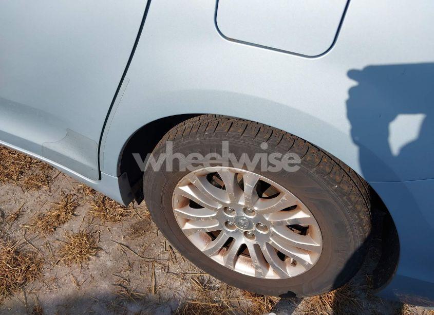 Photo 6 of 2015 Toyota Sienna XLE 8 PASSENGER (VIN 5TDYK3DC3FS544517)