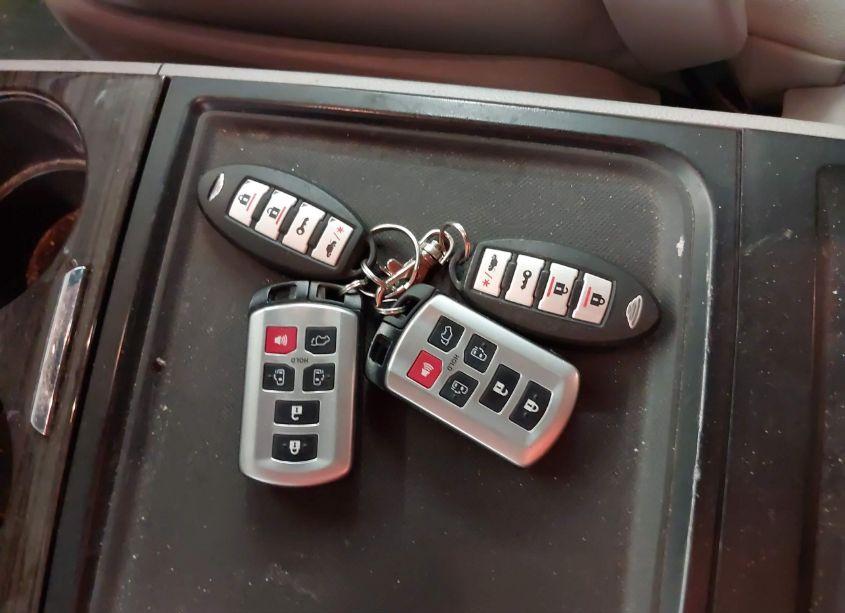 Photo 11 of 2015 Toyota Sienna XLE 8 PASSENGER (VIN 5TDYK3DC3FS563942)