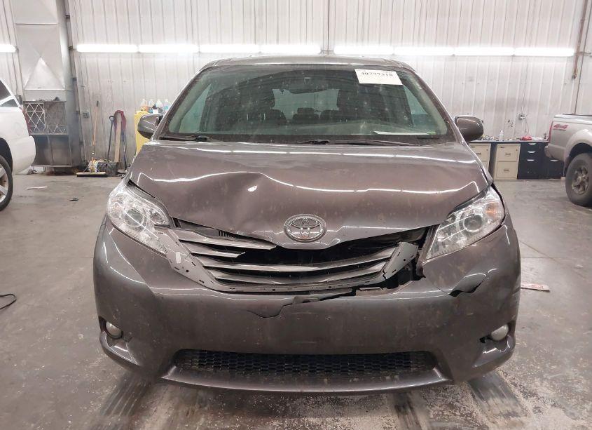 Photo 12 of 2015 Toyota Sienna XLE 8 PASSENGER (VIN 5TDYK3DC3FS563942)