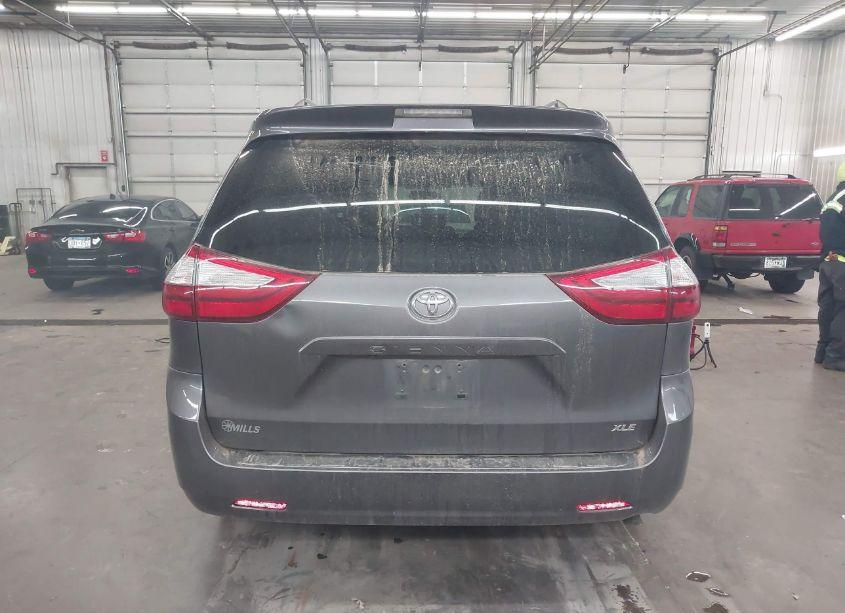 Photo 16 of 2015 Toyota Sienna XLE 8 PASSENGER (VIN 5TDYK3DC3FS563942)
