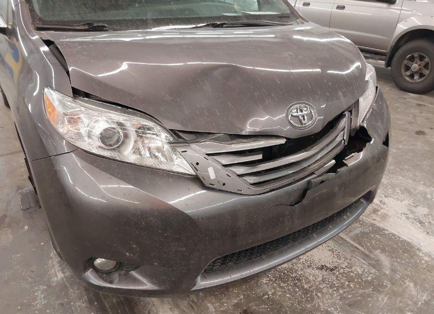 Photo 17 of 2015 Toyota Sienna XLE 8 PASSENGER (VIN 5TDYK3DC3FS563942)