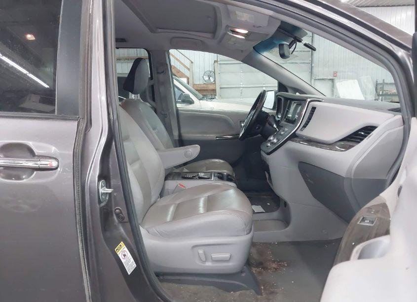 Photo 5 of 2015 Toyota Sienna XLE 8 PASSENGER (VIN 5TDYK3DC3FS563942)