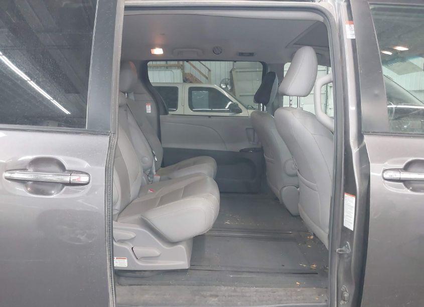Photo 8 of 2015 Toyota Sienna XLE 8 PASSENGER (VIN 5TDYK3DC3FS563942)