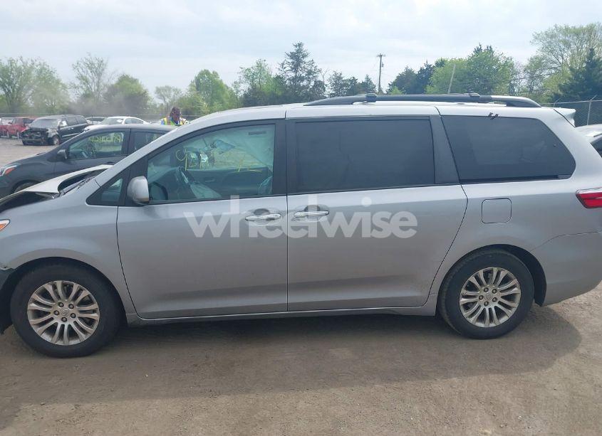 Photo 15 of 2015 Toyota Sienna XLE 8 PASSENGER (VIN 5TDYK3DC3FS571023)