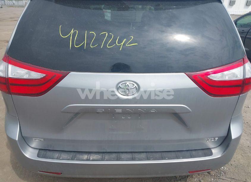 Photo 17 of 2015 Toyota Sienna XLE 8 PASSENGER (VIN 5TDYK3DC3FS571023)