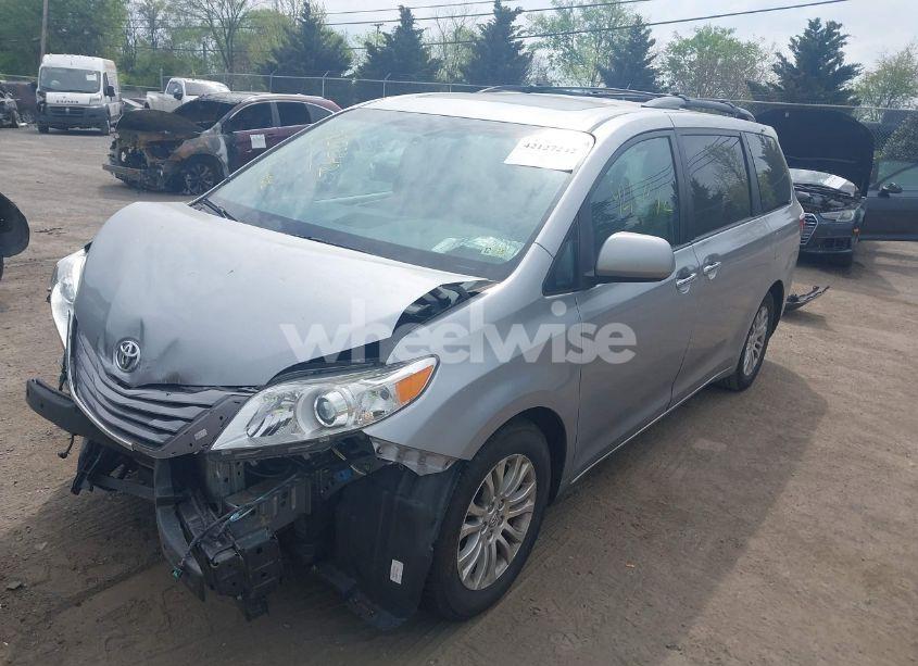 Photo 2 of 2015 Toyota Sienna XLE 8 PASSENGER (VIN 5TDYK3DC3FS571023)