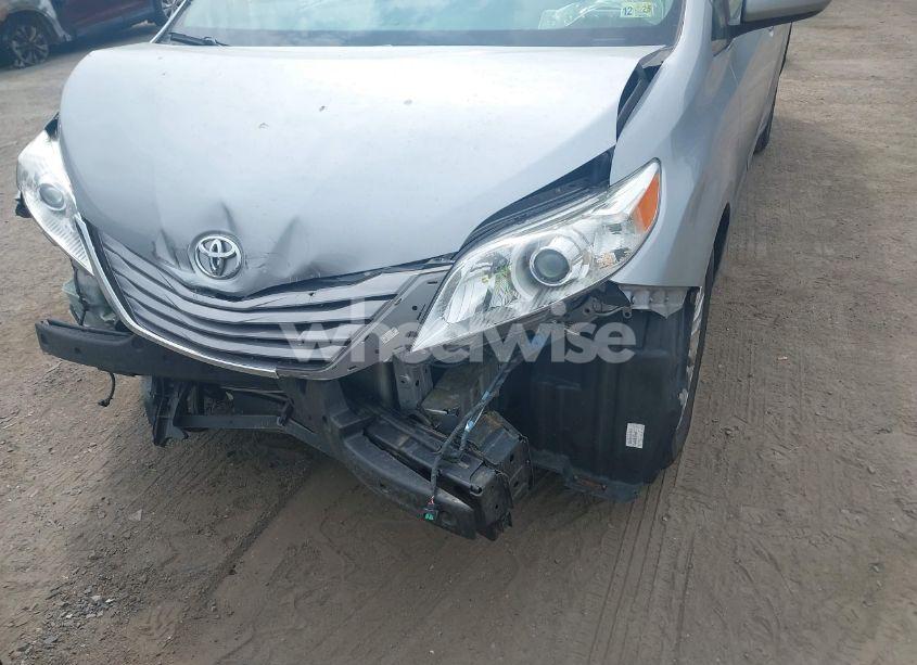 Photo 6 of 2015 Toyota Sienna XLE 8 PASSENGER (VIN 5TDYK3DC3FS571023)