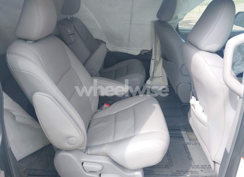 Photo 8 of 2015 Toyota Sienna XLE 8 PASSENGER (VIN 5TDYK3DC3FS571023)