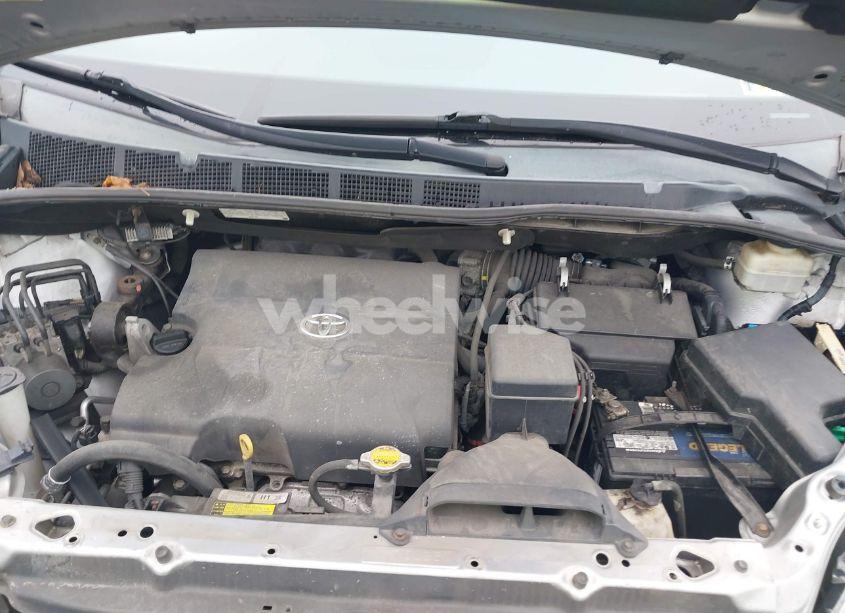 Photo 10 of 2015 Toyota Sienna XLE 8 PASSENGER (VIN 5TDYK3DC3FS579087)