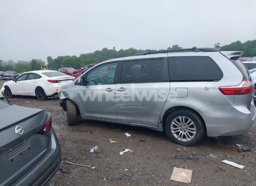 Photo 14 of 2015 Toyota Sienna XLE 8 PASSENGER (VIN 5TDYK3DC3FS579087)