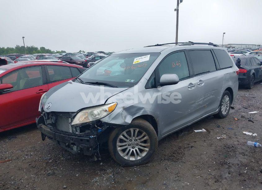 Photo 6 of 2015 Toyota Sienna XLE 8 PASSENGER (VIN 5TDYK3DC3FS579087)