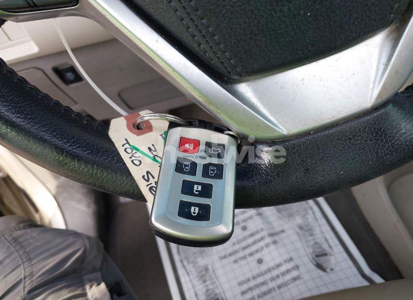 Photo 11 of 2015 Toyota Sienna XLE/LIMITED (VIN 5TDYK3DC3FS643659)