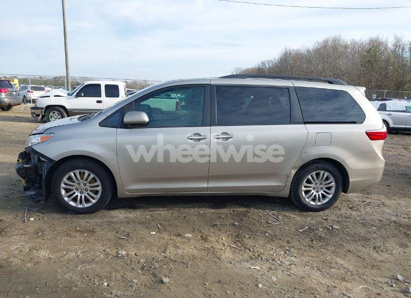 Photo 15 of 2015 Toyota Sienna XLE/LIMITED (VIN 5TDYK3DC3FS643659)
