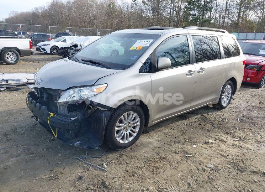 Photo 2 of 2015 Toyota Sienna XLE/LIMITED (VIN 5TDYK3DC3FS643659)