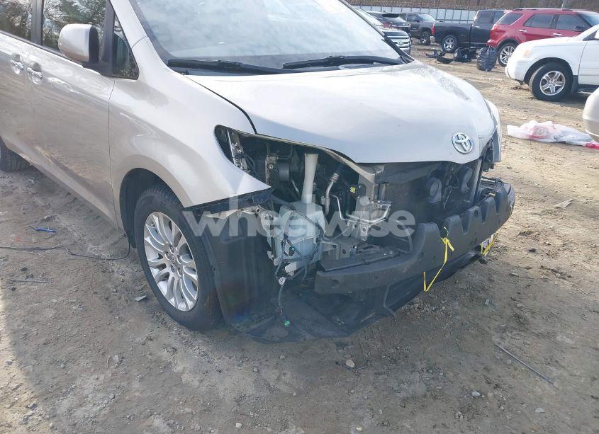 Photo 6 of 2015 Toyota Sienna XLE/LIMITED (VIN 5TDYK3DC3FS643659)