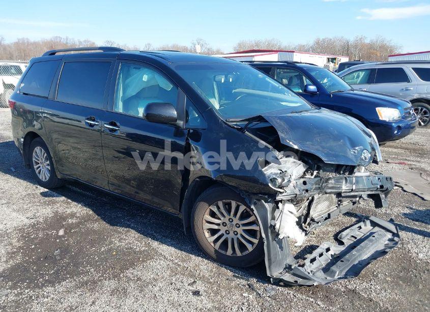 2016 Toyota Sienna XLE 8 PASSENGER (VIN 5TDYK3DC3GS697173) main photo
