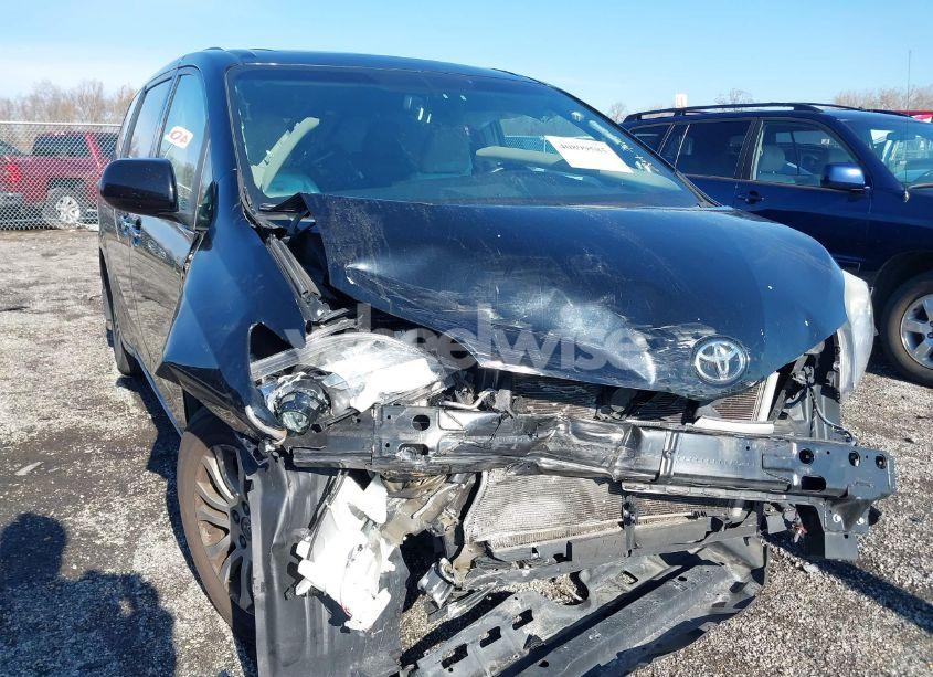 Photo 6 of 2016 Toyota Sienna XLE 8 PASSENGER (VIN 5TDYK3DC3GS697173)