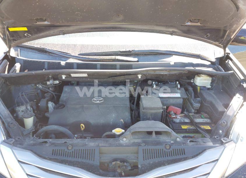 Photo 10 of 2016 Toyota Sienna XLE 8 PASSENGER (VIN 5TDYK3DC3GS700511)