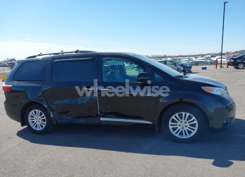 Photo 13 of 2016 Toyota Sienna XLE 8 PASSENGER (VIN 5TDYK3DC3GS700511)