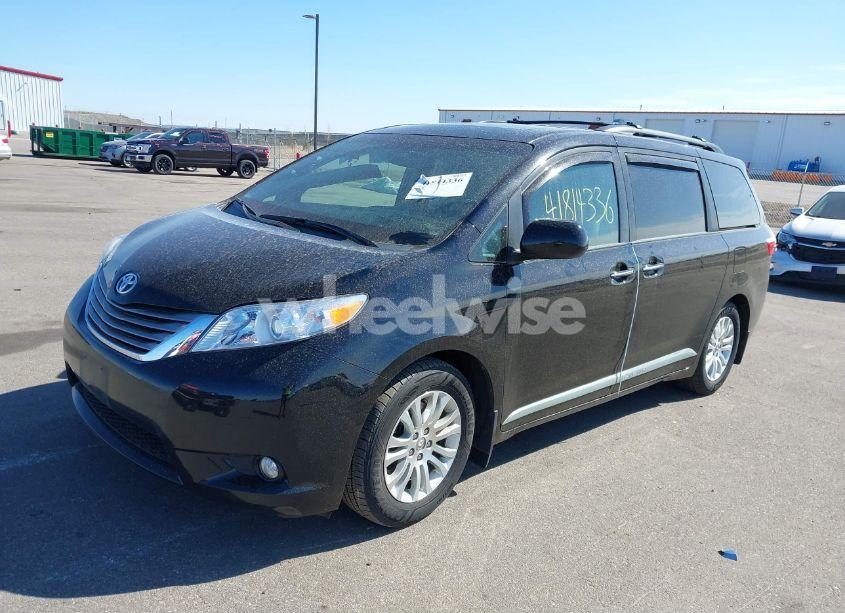 Photo 2 of 2016 Toyota Sienna XLE 8 PASSENGER (VIN 5TDYK3DC3GS700511)