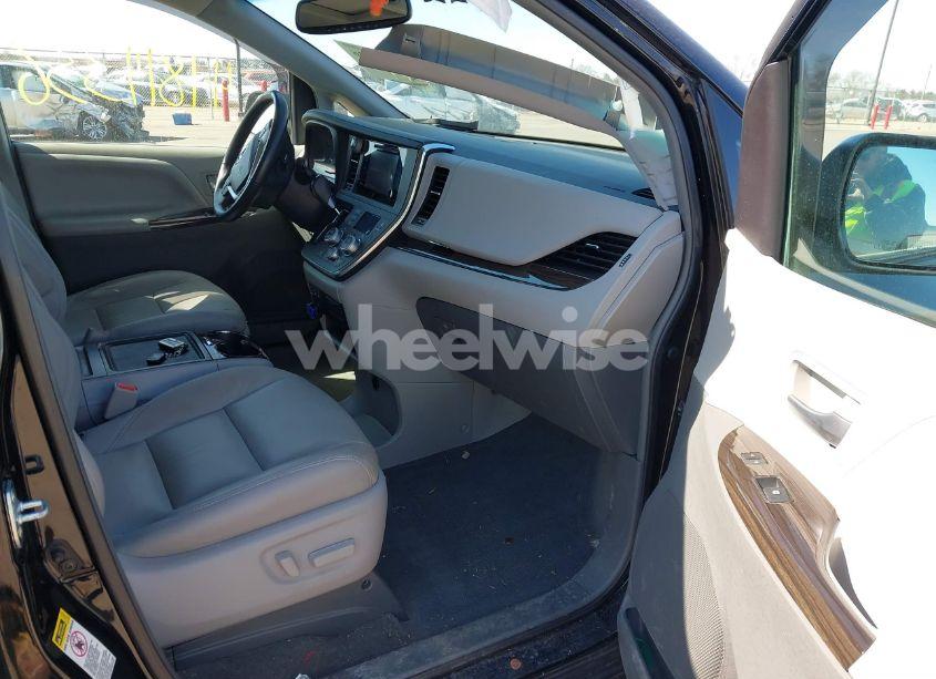 Photo 5 of 2016 Toyota Sienna XLE 8 PASSENGER (VIN 5TDYK3DC3GS700511)