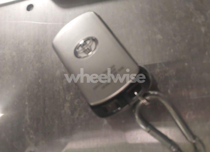 Photo 11 of 2016 Toyota Sienna XLE 8 PASSENGER (VIN 5TDYK3DC3GS706597)