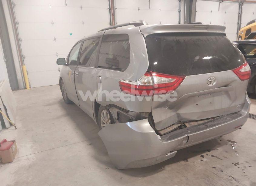 Photo 3 of 2016 Toyota Sienna XLE 8 PASSENGER (VIN 5TDYK3DC3GS706597)
