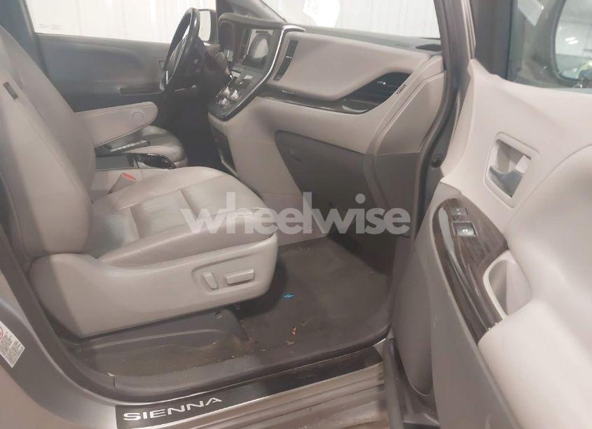 Photo 5 of 2016 Toyota Sienna XLE 8 PASSENGER (VIN 5TDYK3DC3GS706597)