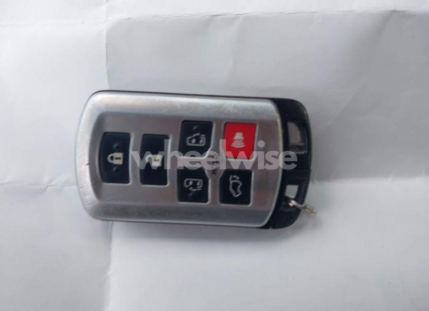 Photo 11 of 2016 Toyota Sienna XLE 8 PASSENGER (VIN 5TDYK3DC3GS708043)