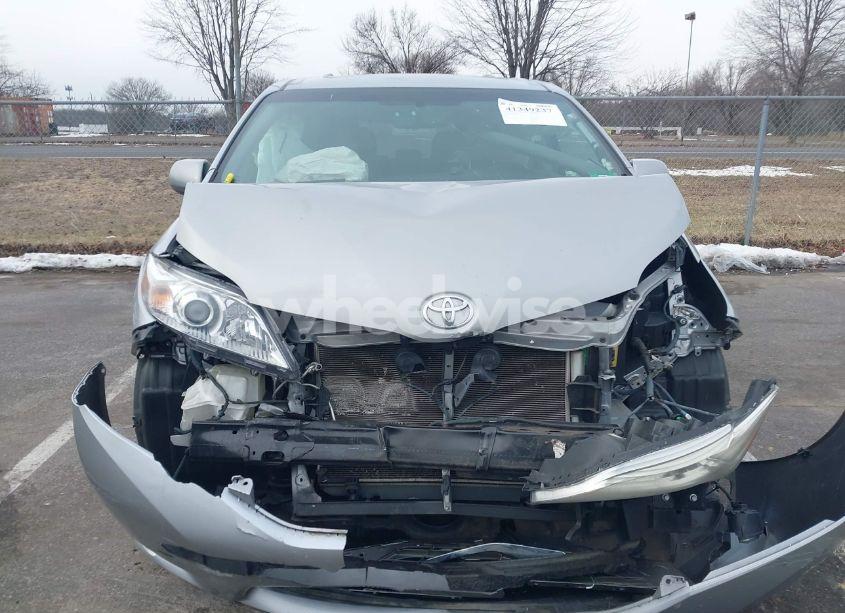 Photo 12 of 2016 Toyota Sienna XLE 8 PASSENGER (VIN 5TDYK3DC3GS708043)