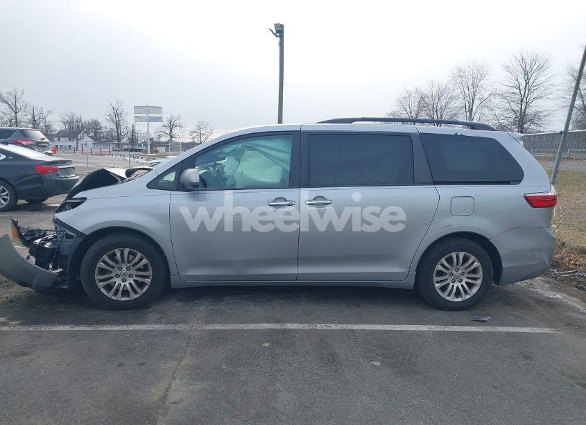 Photo 14 of 2016 Toyota Sienna XLE 8 PASSENGER (VIN 5TDYK3DC3GS708043)