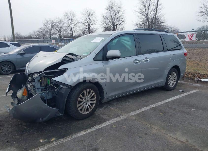 Photo 2 of 2016 Toyota Sienna XLE 8 PASSENGER (VIN 5TDYK3DC3GS708043)