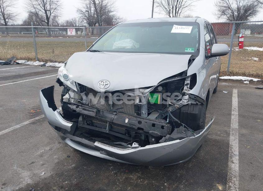 Photo 6 of 2016 Toyota Sienna XLE 8 PASSENGER (VIN 5TDYK3DC3GS708043)