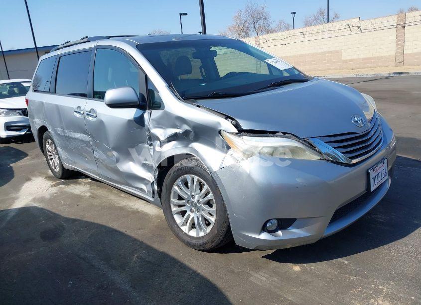 2016 Toyota Sienna XLE/LIMITED (VIN 5TDYK3DC3GS718216) main photo