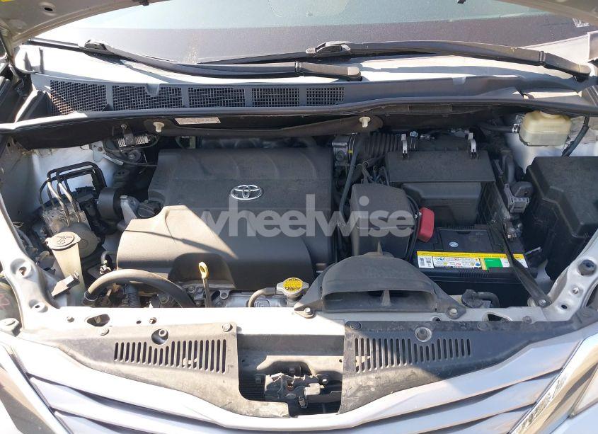 Photo 10 of 2016 Toyota Sienna XLE/LIMITED (VIN 5TDYK3DC3GS718216)