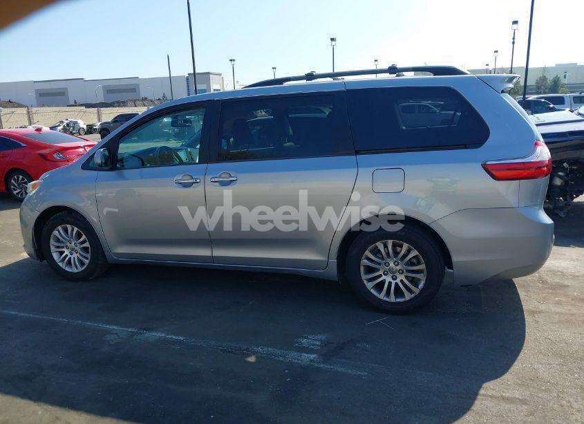 Photo 14 of 2016 Toyota Sienna XLE/LIMITED (VIN 5TDYK3DC3GS718216)